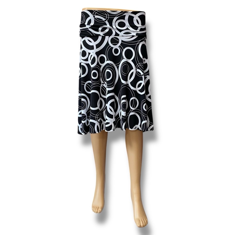 Black & White Circle-Print Knee-Length Skirt